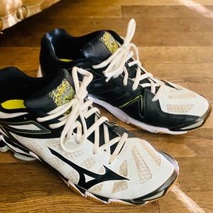 Mizuno wave lightning